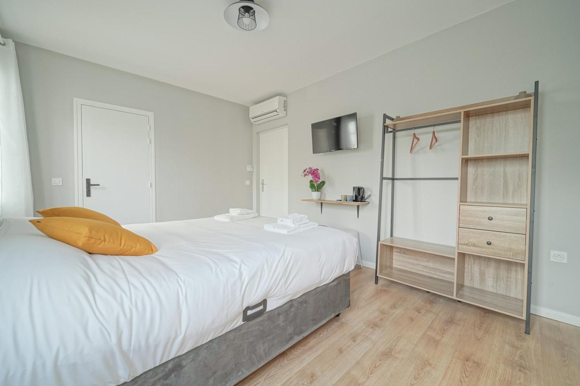 Trianon Saint Ouen Hotel Luaran gambar