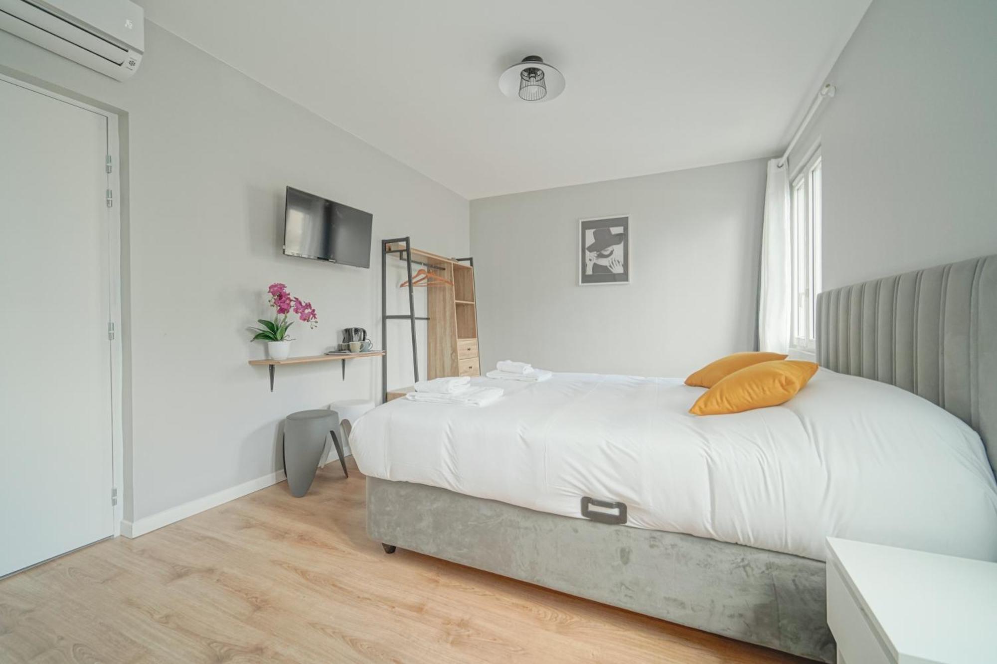 Trianon Saint Ouen Hotel Luaran gambar