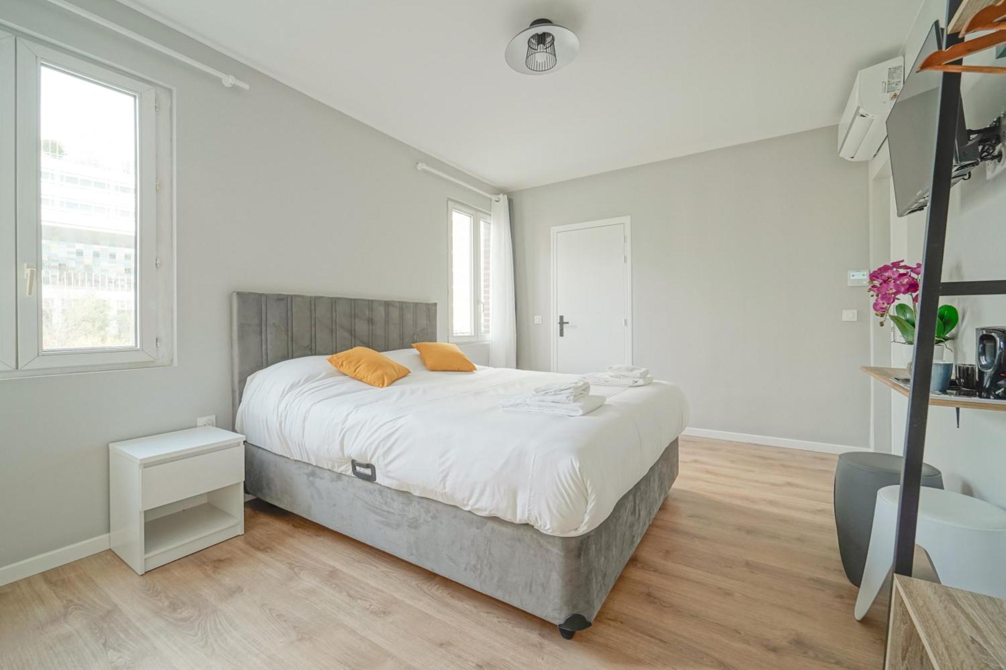 Trianon Saint Ouen Hotel Luaran gambar