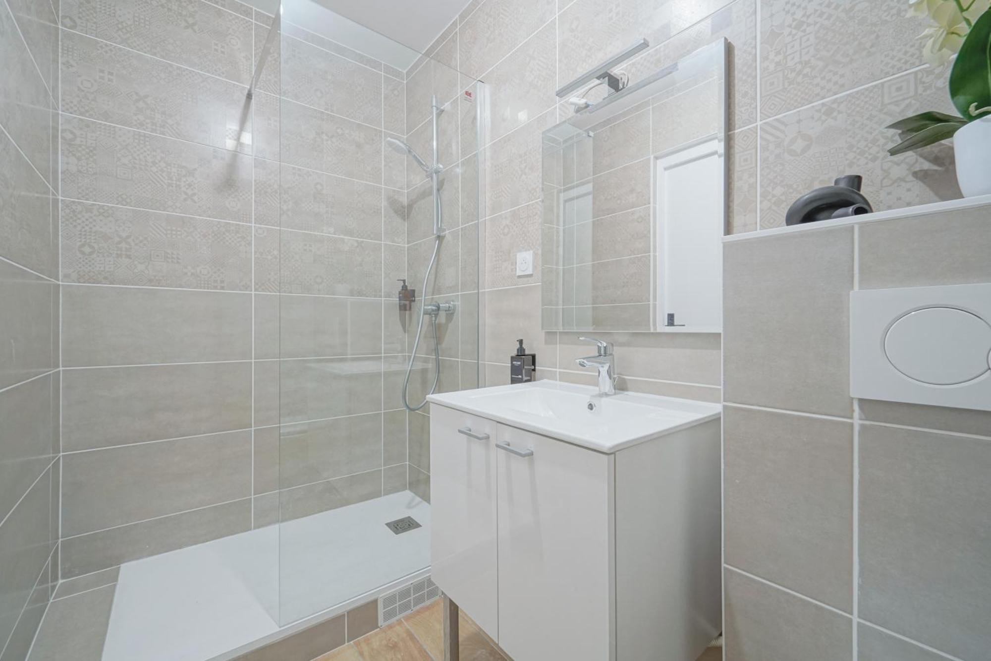 Trianon Saint Ouen Hotel Luaran gambar