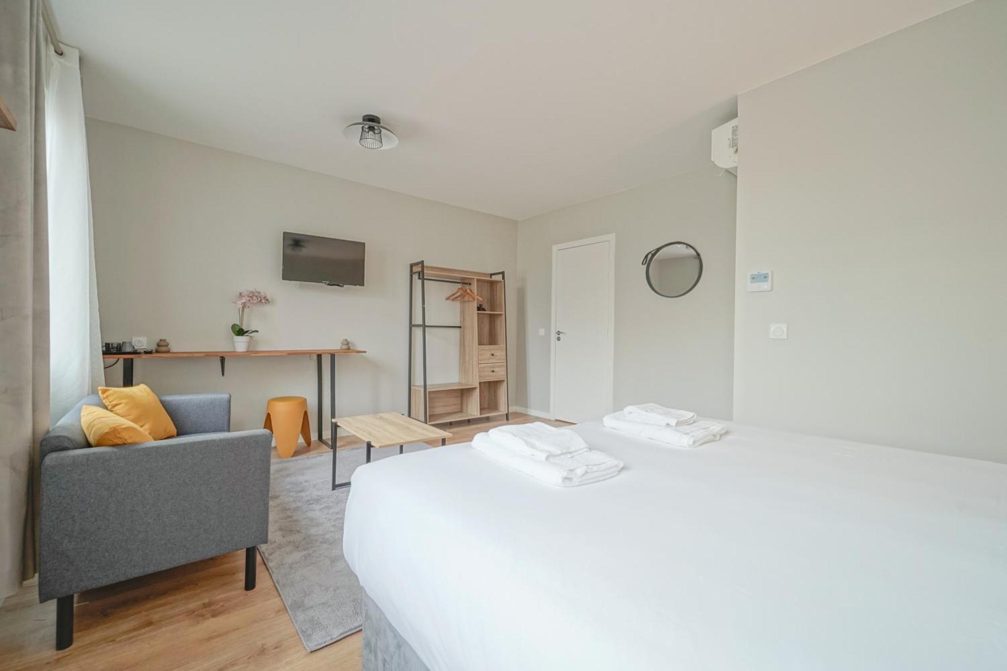 Trianon Saint Ouen Hotel Luaran gambar