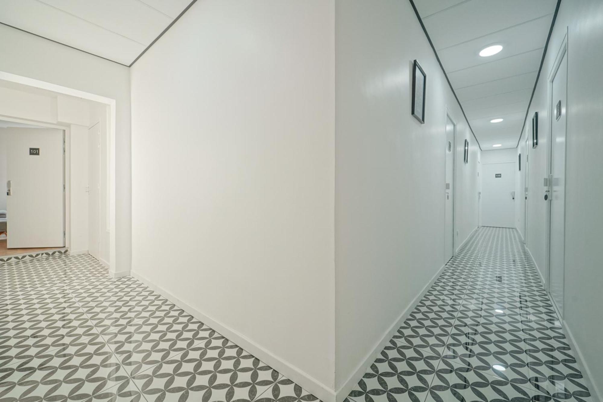 Trianon Saint Ouen Hotel Luaran gambar