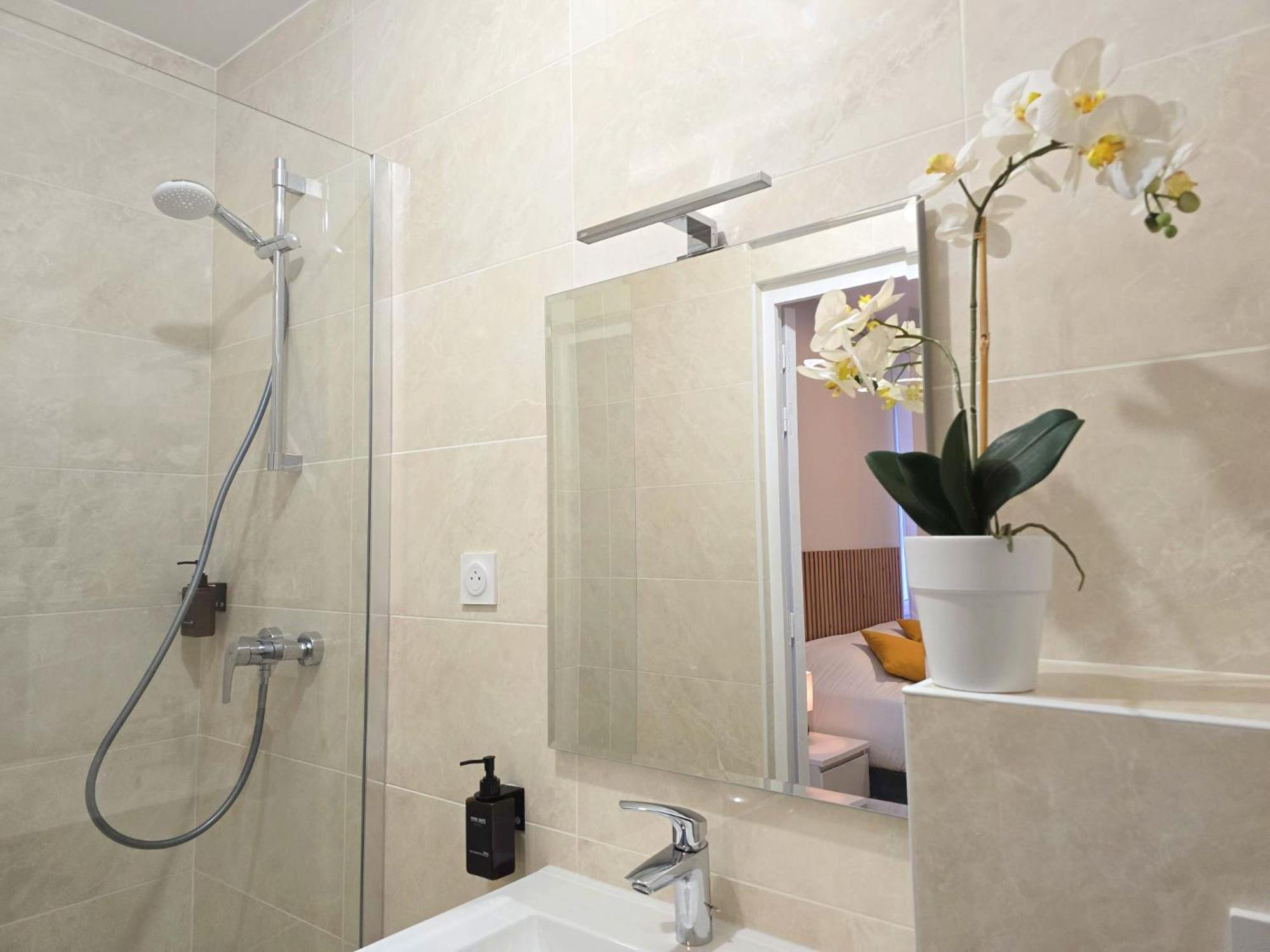Trianon Saint Ouen Hotel Luaran gambar